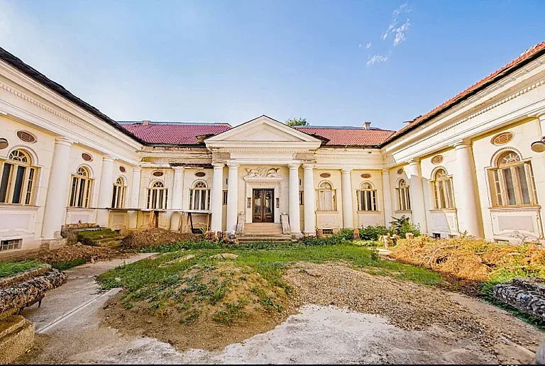 Нов живот за резиденцията на легендарен диктатор /СНИМКИ/