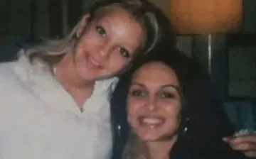 Не е за вярване! Кои са тези две семпли жени