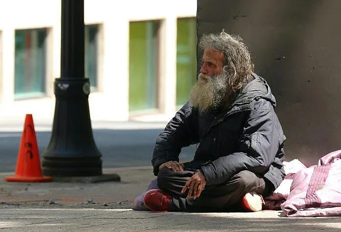Бездомник стана пример за добър гражданин