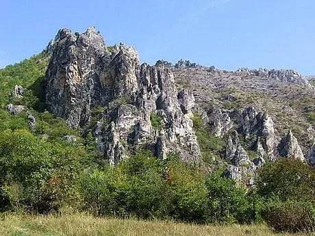 Каньон "Шегава", разкрива единично стоящи скали