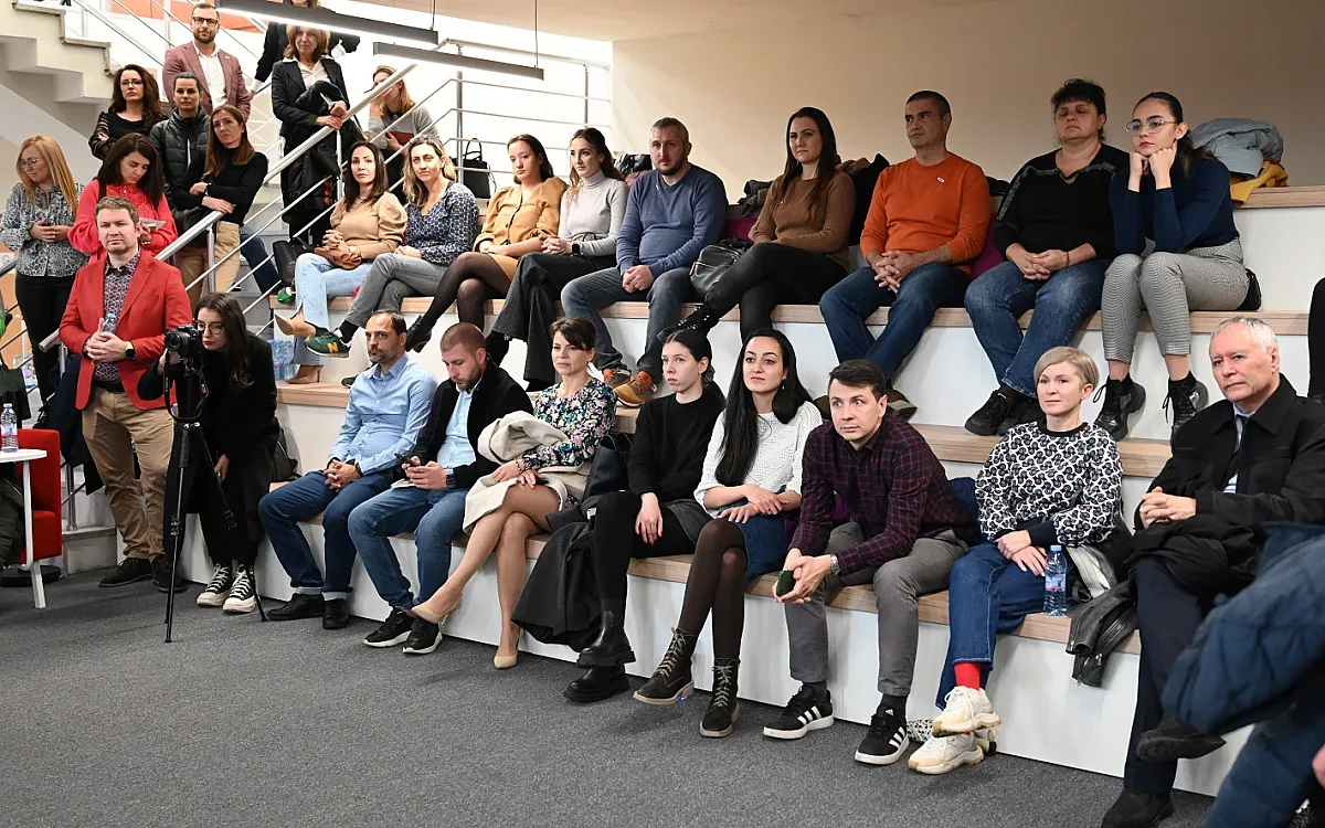 "Клуб на дизайнера" се проведе в обновената библиотека на УНСС