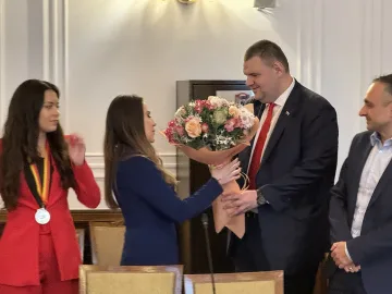 Пеевски към кралиците на шаха: Това е огромен успех за България