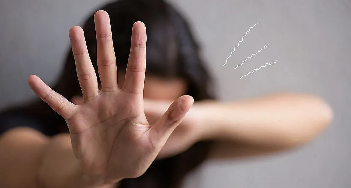 Белезници щракат наред! Хванаха мъж за домашен тормоз