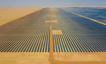 Всички гледат към Абу Даби. Най-големият соларен парк в света