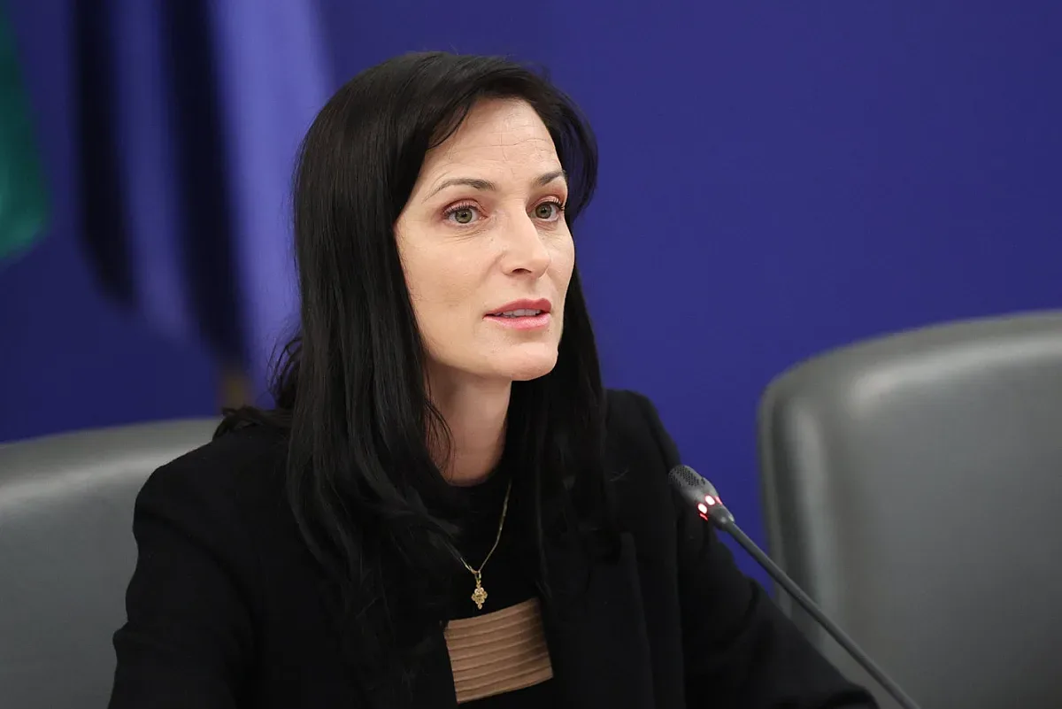 Мария Габриел потвърди! МВР-министърът върви в правилната посока