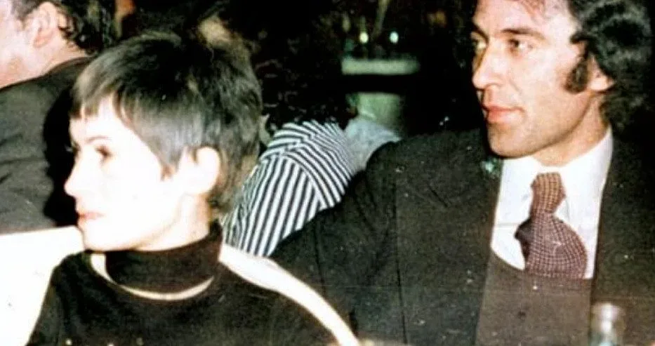 Помните ли човека до Лили? Издаде голямата тайна