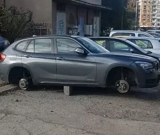 Не е за вярване! Как жена откри автомобила си (снимки)