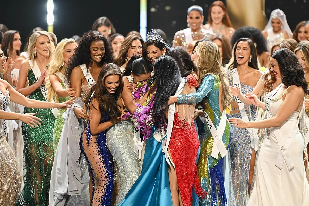 Латиноамериканска красавица стана Мис Вселена (СНИМКИ)