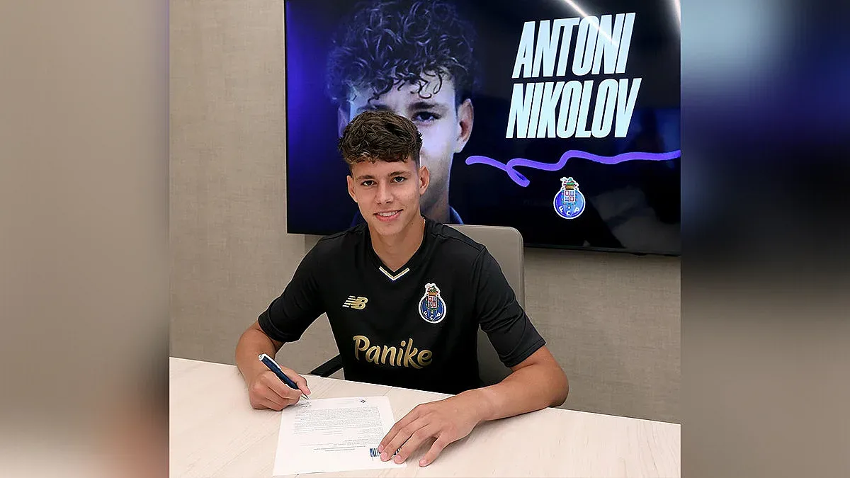 Португалски гранд взе млад български вратар