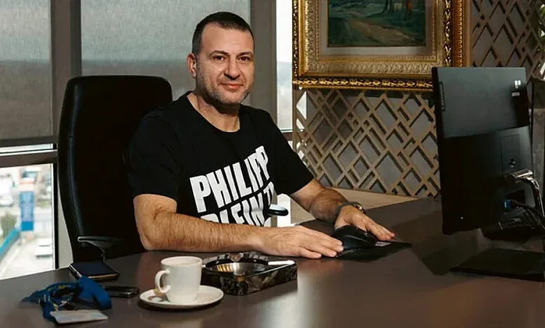 Голям бизнесмен подкара уникална кола. Единствена е в България (СНИМКИ)