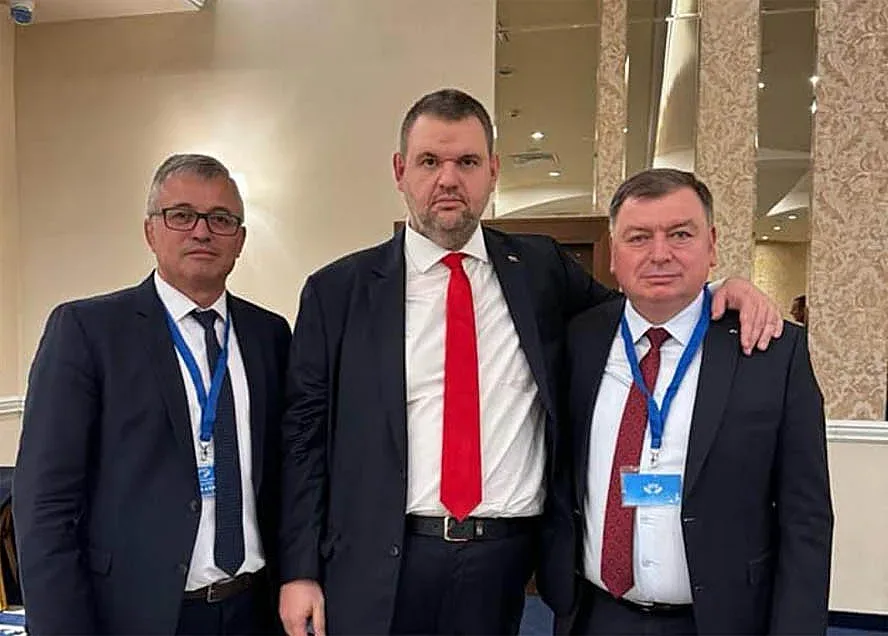 Пеевски с голям ангажимент към изселниците. 5 мобилни консулски служби в Турция