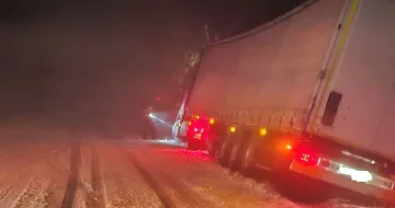 Във Варна и Силистра стана страшно. Бурята фучи (ВИДЕО)