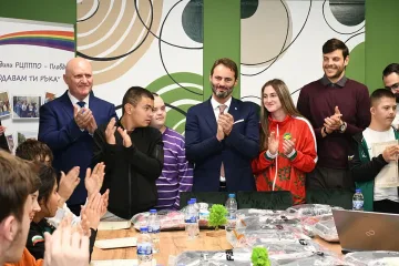 Образователният министър награди млади хокеисти
