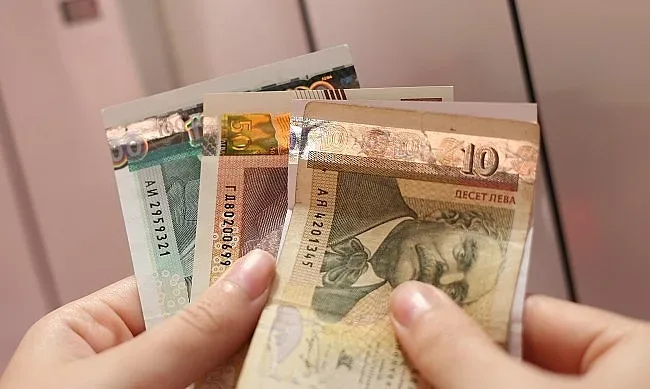 Българите теглят като луди кредити. Какво следва?