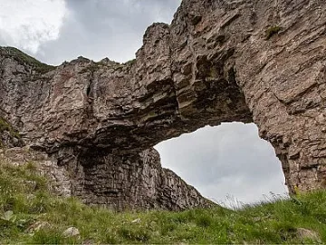 Пещерата, от която остана само нейният вход