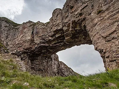 Пещерата, от която остана само нейният вход