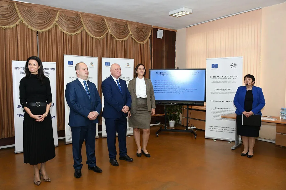 Ремонтират знакова гимназия. Обещание на министър