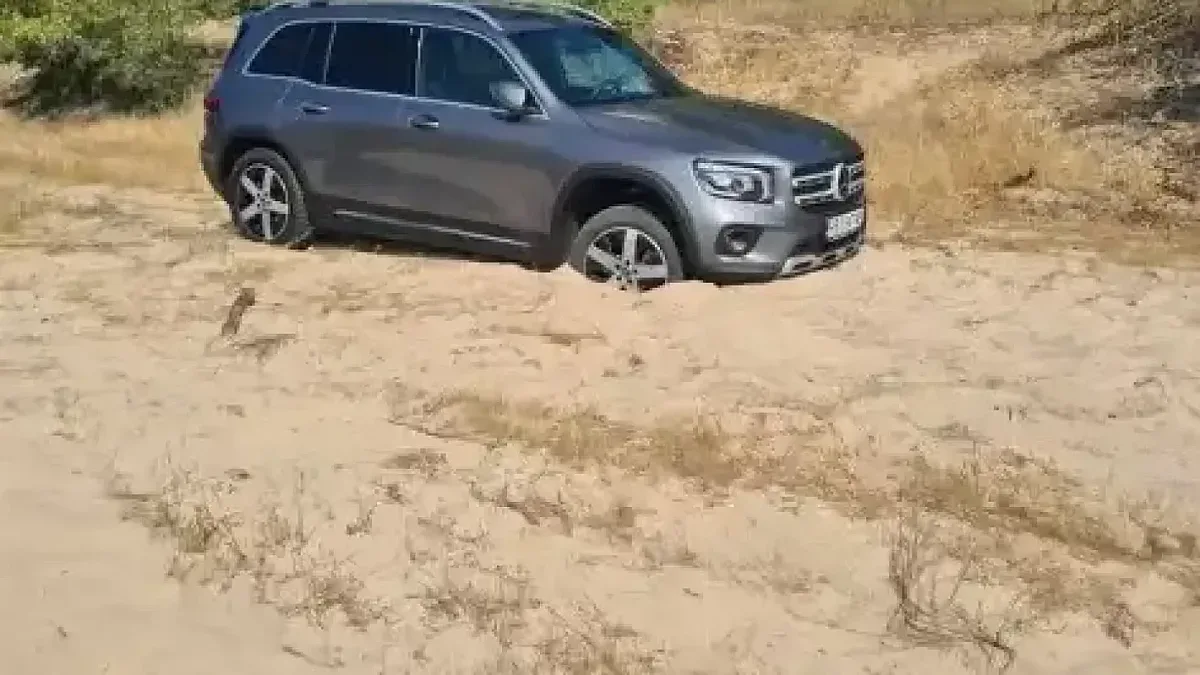 Тарикат паркира на плажа. Изпати си /СНИМКИ/