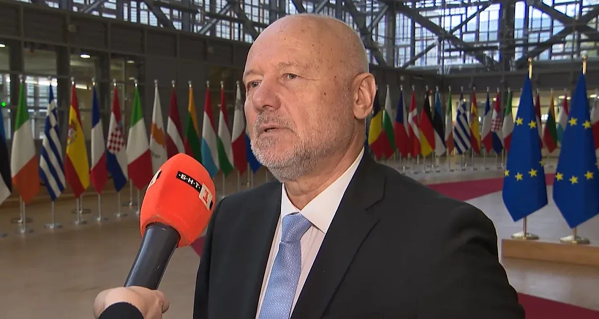 Наплив към оръжейните ни заводи, военният министър с признание