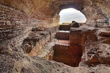 Пещерата у нас, в която са живеели първите хора в Европа