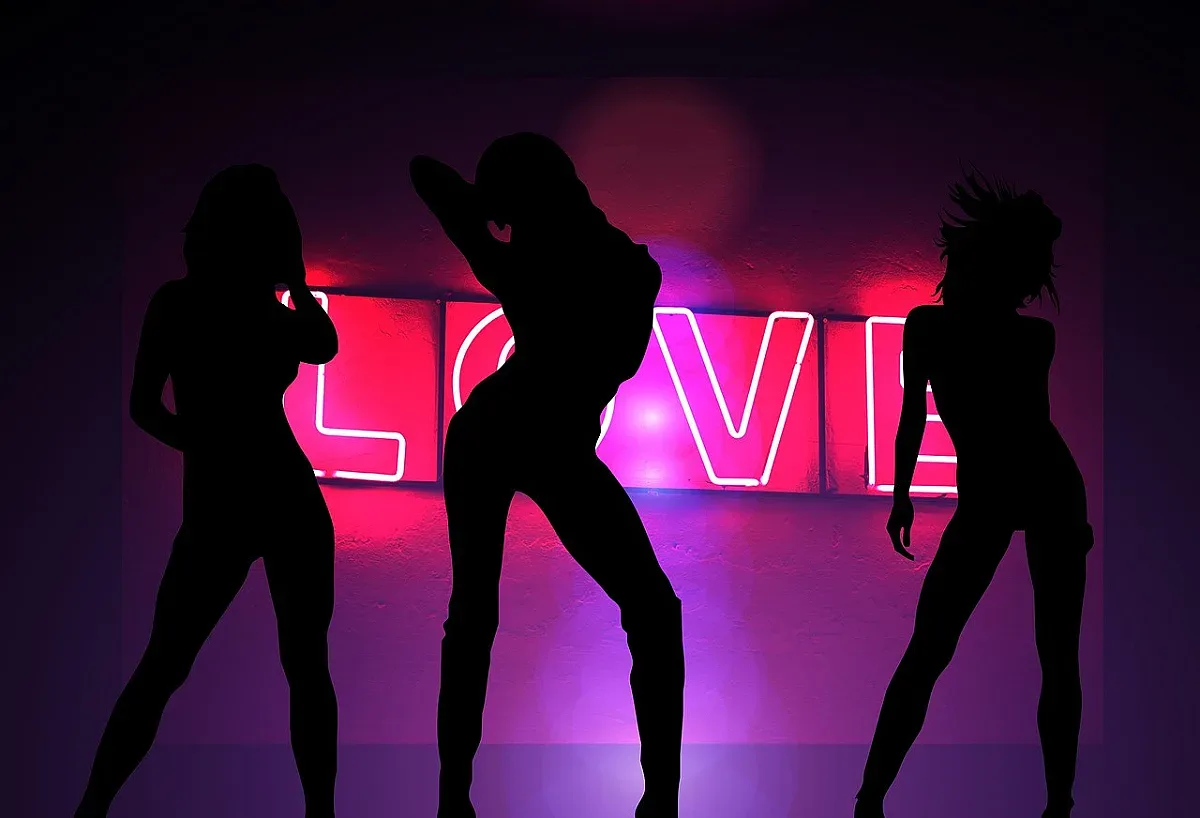 И това доживяхме! Съд заседава в стриптийз клуб