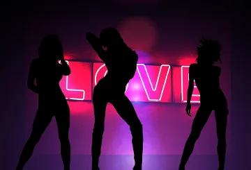 И това доживяхме! Съд заседава в стриптийз клуб