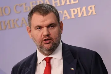 Пеевски към Денков - работата "на тъмно" приключи!