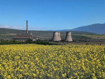 Директорът на ТЕЦ "Бобов дол" инж. Стойнев и главният еколог Зарева успокоиха Голямо село
