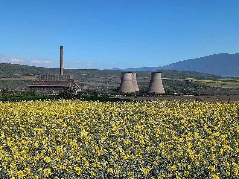 Директорът на ТЕЦ "Бобов дол" инж. Стойнев и главният еколог Зарева успокоиха Голямо село