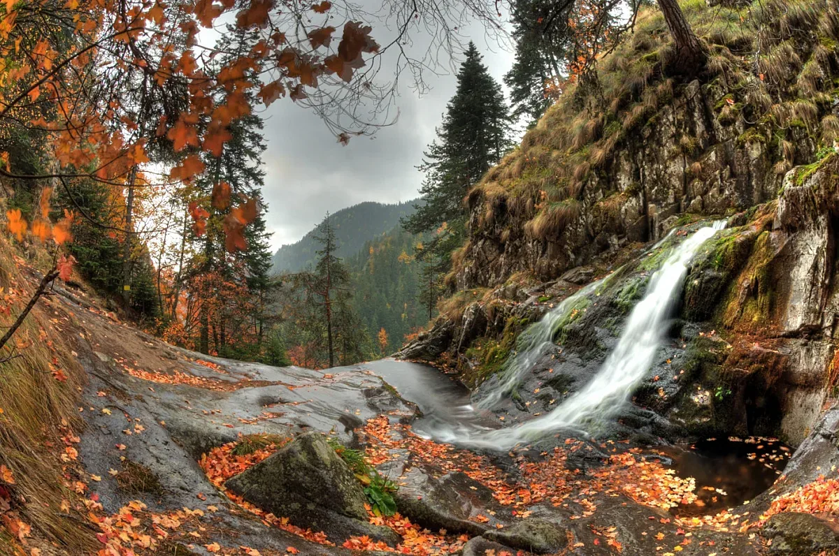 Екопътека с десетки водопади и няколко красиви панорами