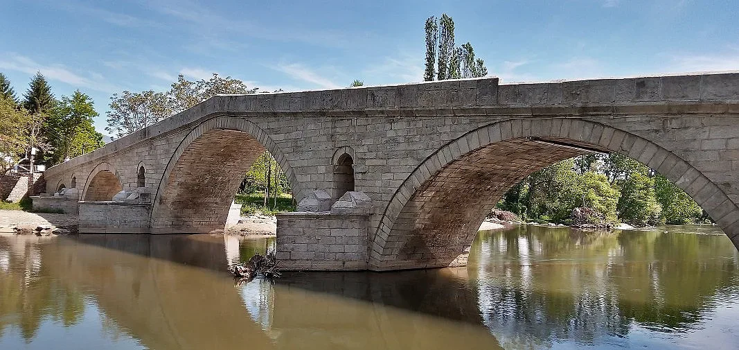 3 легенди за построяването на Кадин мост