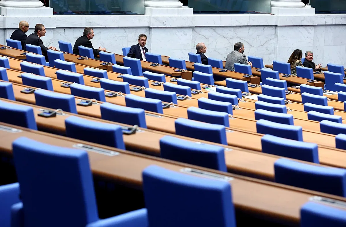 Парламентът остана без кворум, депутатите заети с друго