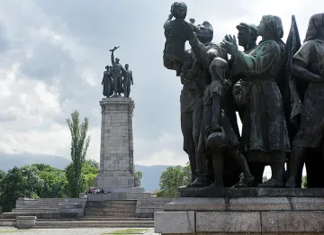 Махат ли Паметника на Съветската армия? Районен кмет каза кога