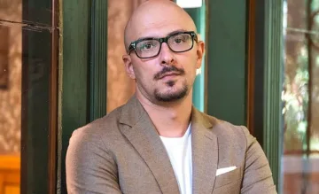 Поетът с нашумялото есе, представи новата си книга