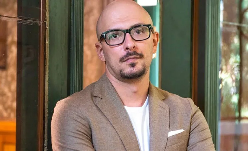 Поетът с нашумялото есе, представи новата си книга