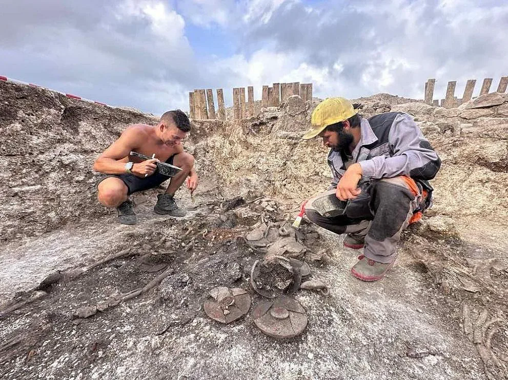 Уникално: Откриха гроб на воин аристократ от II век пр. Хр.
