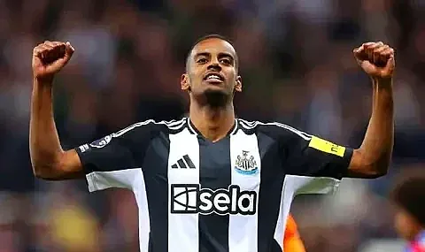 Нюкасъл отряза Ливърпул за Исак