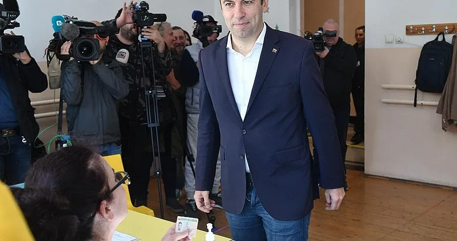 Кирил Петков отвори дюкяна и изуми журналистите /СНИМКА/