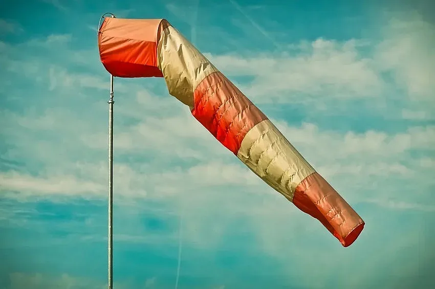 Извънредна новина! Червен вятър в София