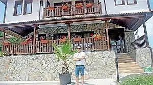 Хубави новини за бате Милко, ще се отърве ли от къщата си за гости