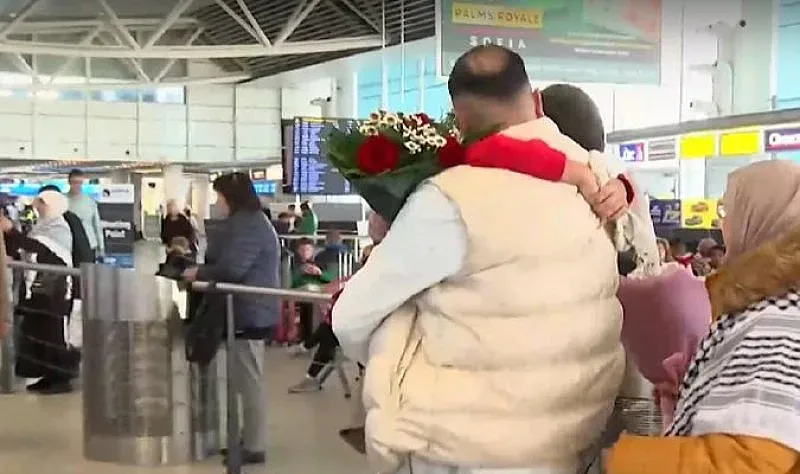 "Чакахме смъртта": Разказ на майката с трите деца, която се върна от Газа