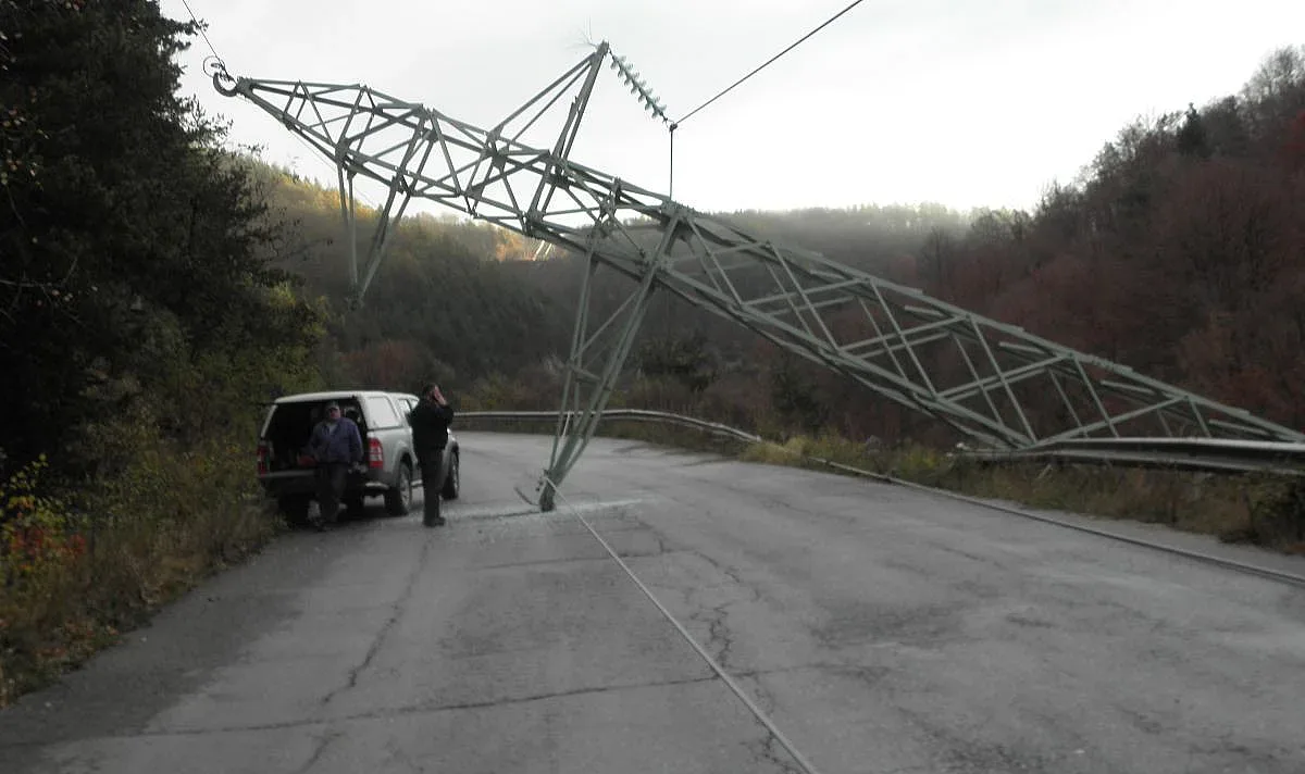 Смолян на нокти! Какво направи бурята с града