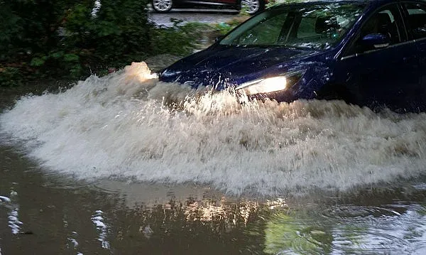 Потоп! Перник е във вода