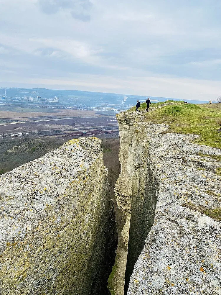 Стълбище в скала води до нещо уникално