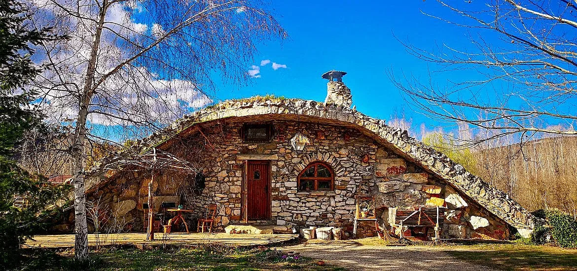 Феноменът хобитски къщички смая туристи