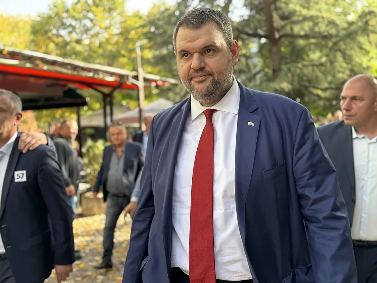 Пеевски към младите в ДПС: Бъдете победители! Вярвам във вас!