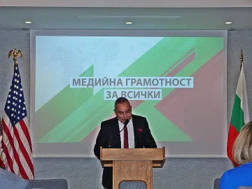 Mинистър в битка с фалшивите новини