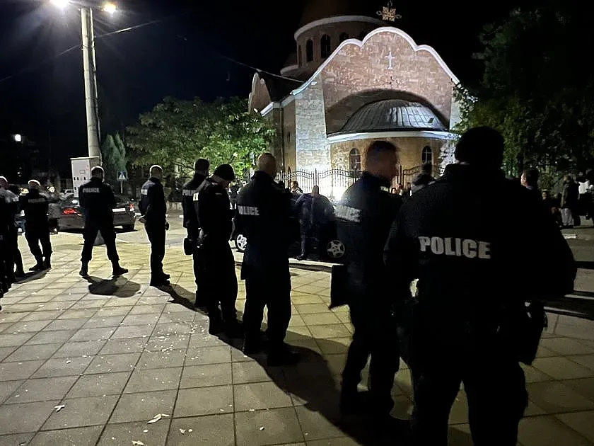 Заради 1 глас! Снаха и дъщеря се хванаха за косите