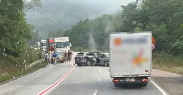 Тежка катастрофа на натоварен проход у нас! 9 са ранени