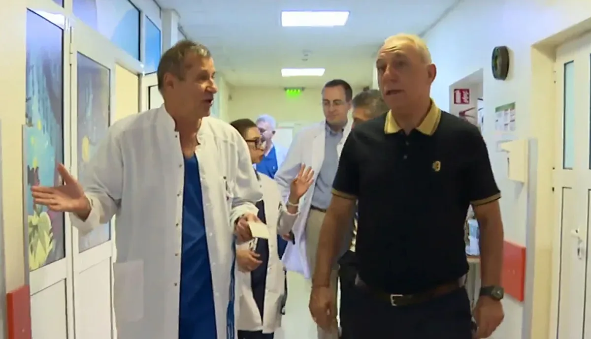 Стоичков и Балъков зарадваха деца в кардиологична болница